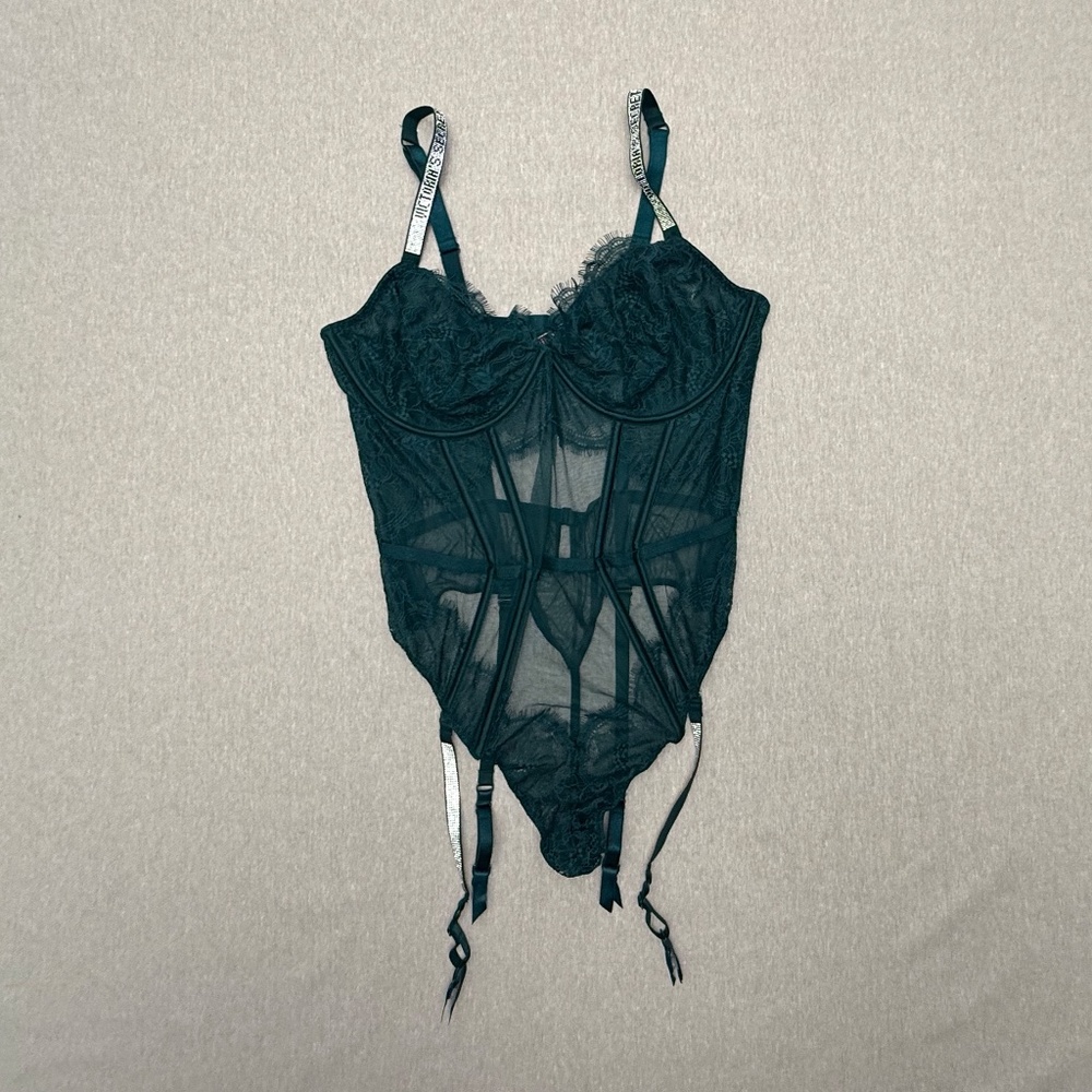 NWOT VS VERY SEXY Shine Strap Logo Lace Teddy with Garter | XXL